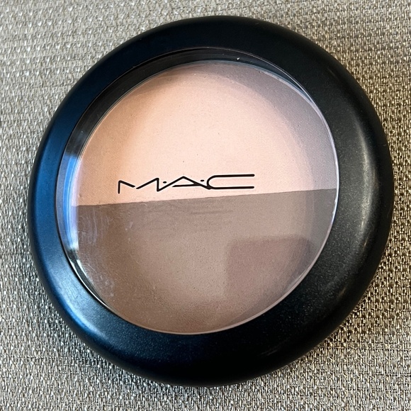 MAC SCULPT AND SHAPE POWDER - ACCENTUATE / SCULPT - Picture 1 of 3